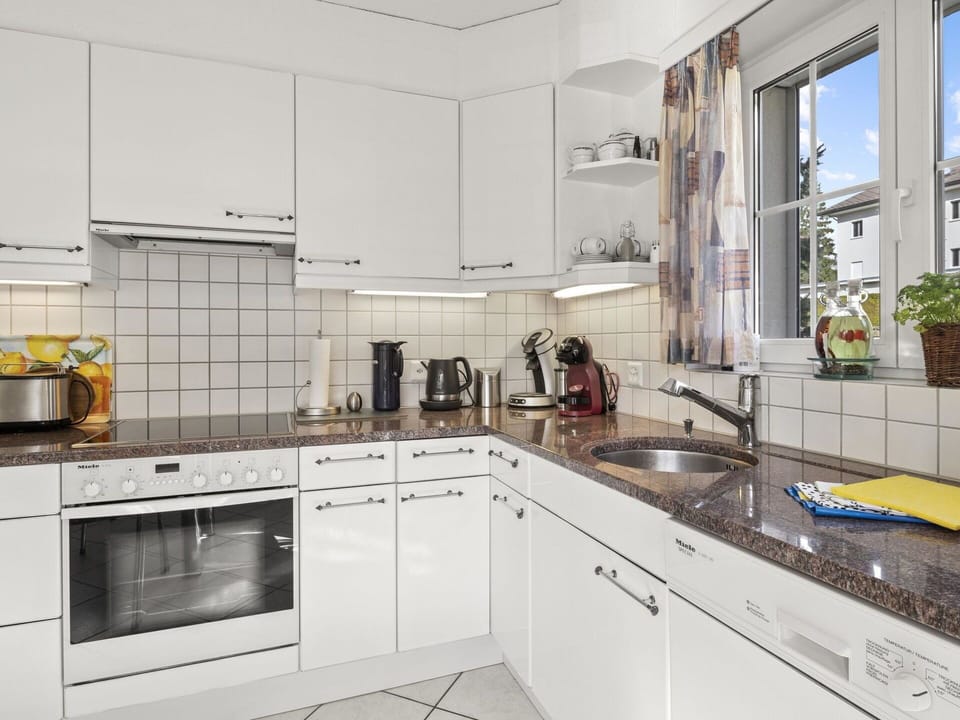 Tap, Cabinetry, Countertop, Kitchen Sink, Sink, Property, Plumbing Fixture, Product, Kitchen Stove, Kitchen