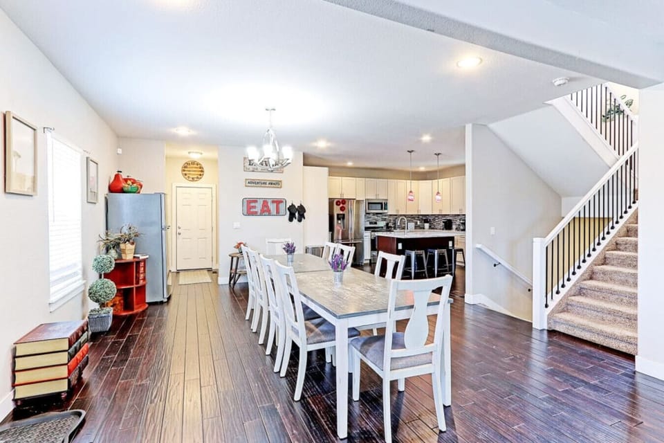 Kitchen Dining | Main Level