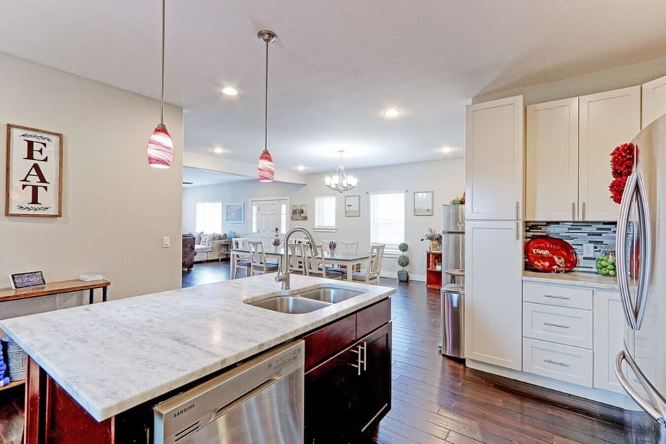 Kitchen | Main Level