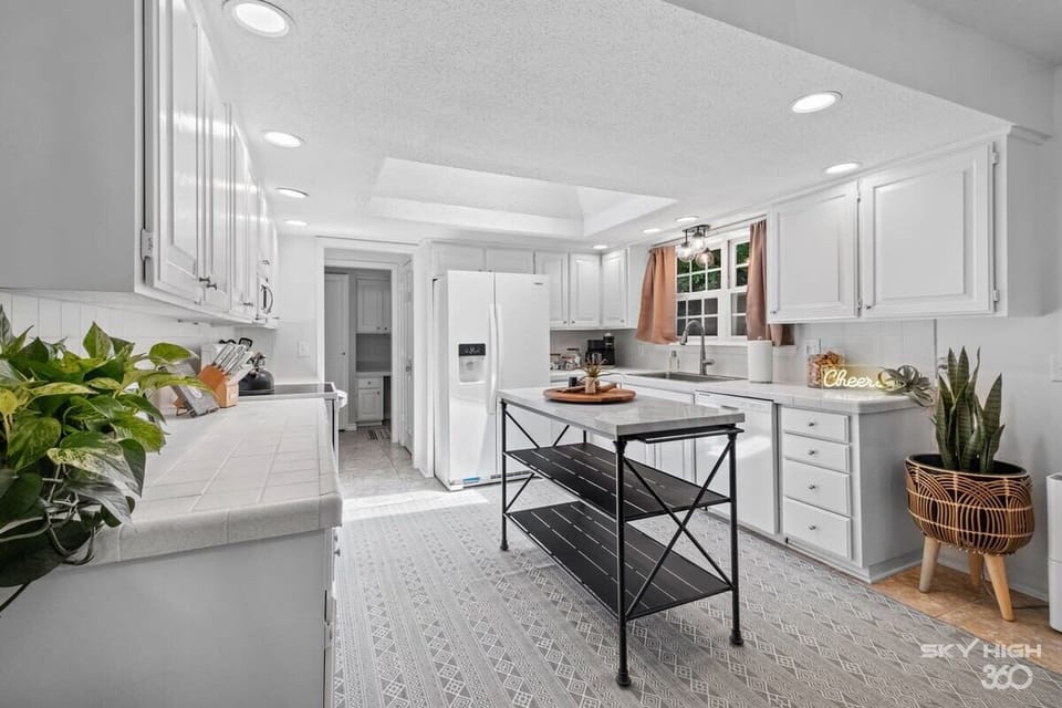 Fully stocked kitchen with ample counter space for home‑cooked meals.