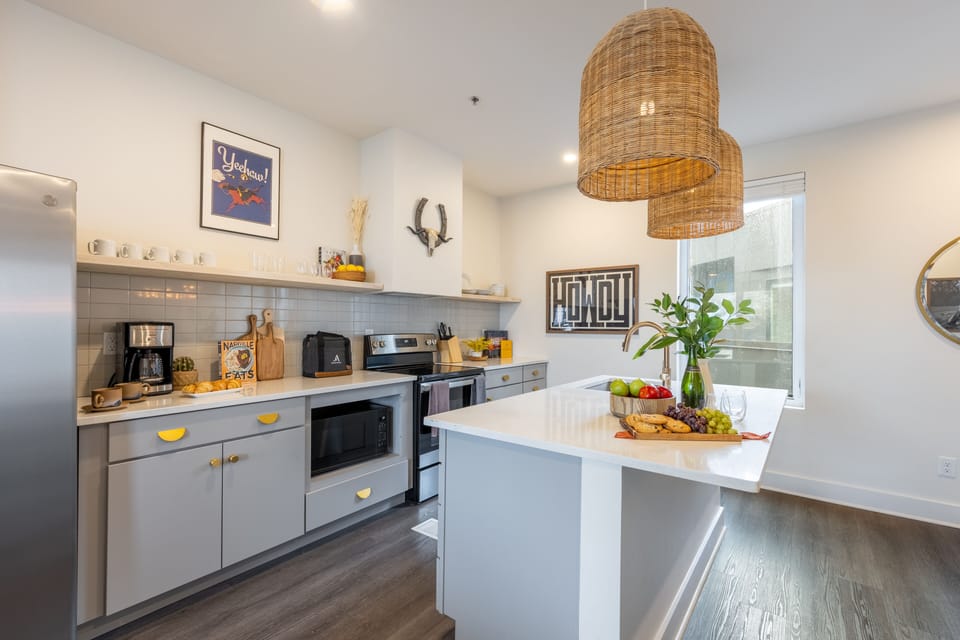 Fully equipped kitchen.