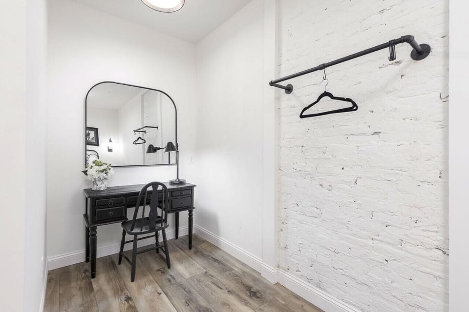 Queen Bedroom