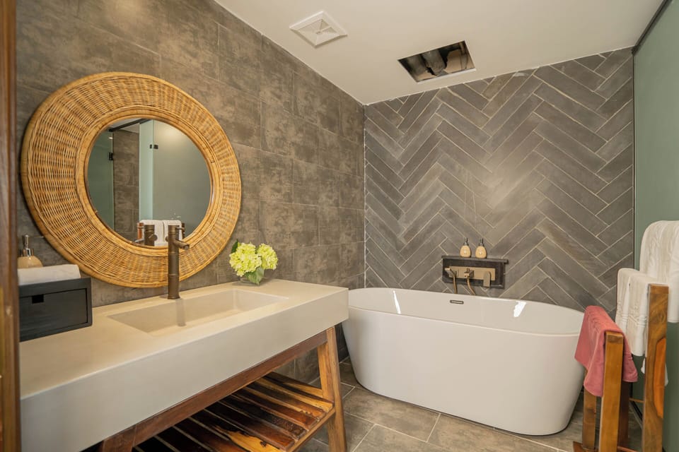Signature Double Room | Bathroom | Shower, rainfall showerhead, designer toiletries, hair dryer