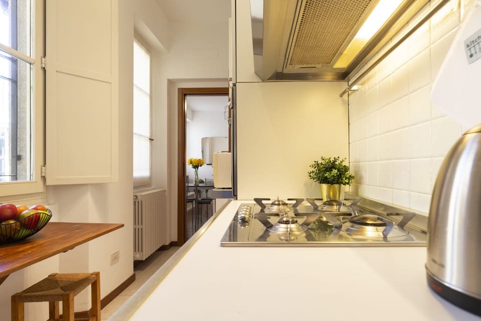 City Apartment | Private kitchen | Full-size fridge, microwave, oven, stovetop