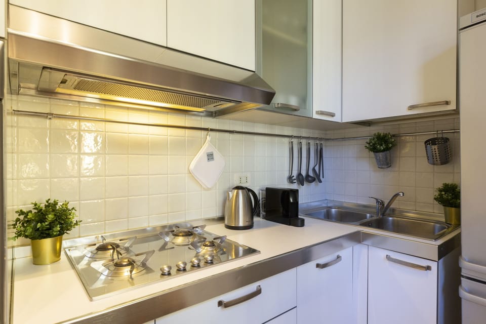 City Apartment | Private kitchen | Full-size fridge, microwave, oven, stovetop