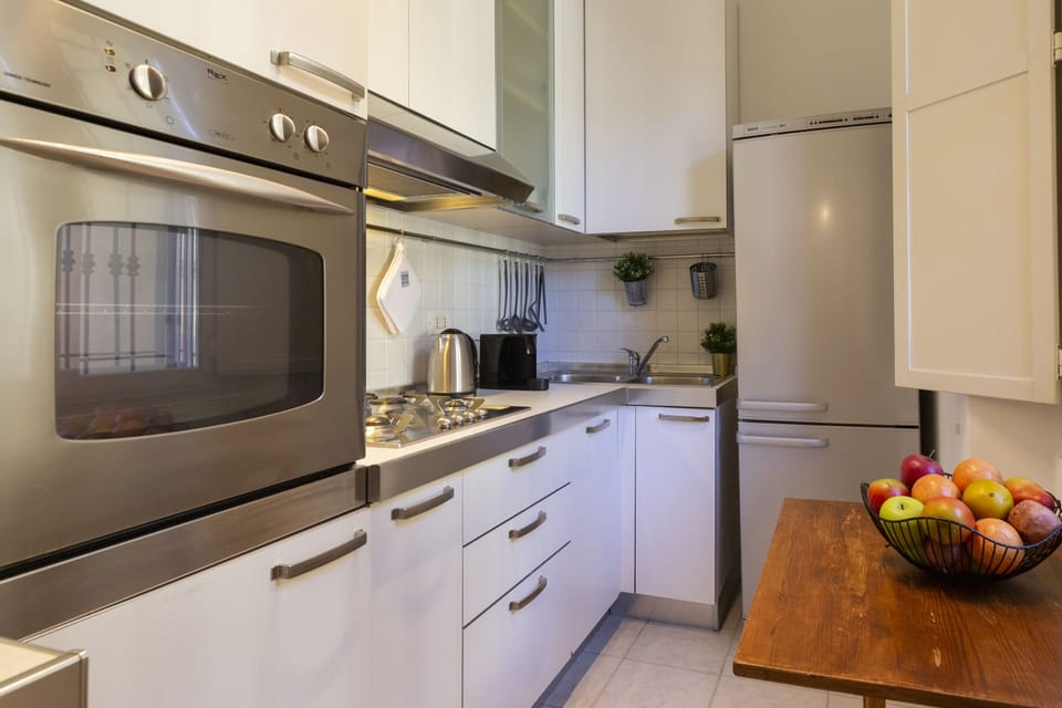 City Apartment | Private kitchen | Full-size fridge, microwave, oven, stovetop