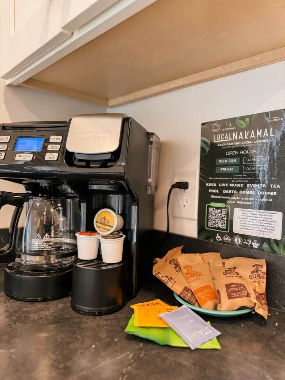 Everything is organized for a quick and relaxed coffee break.