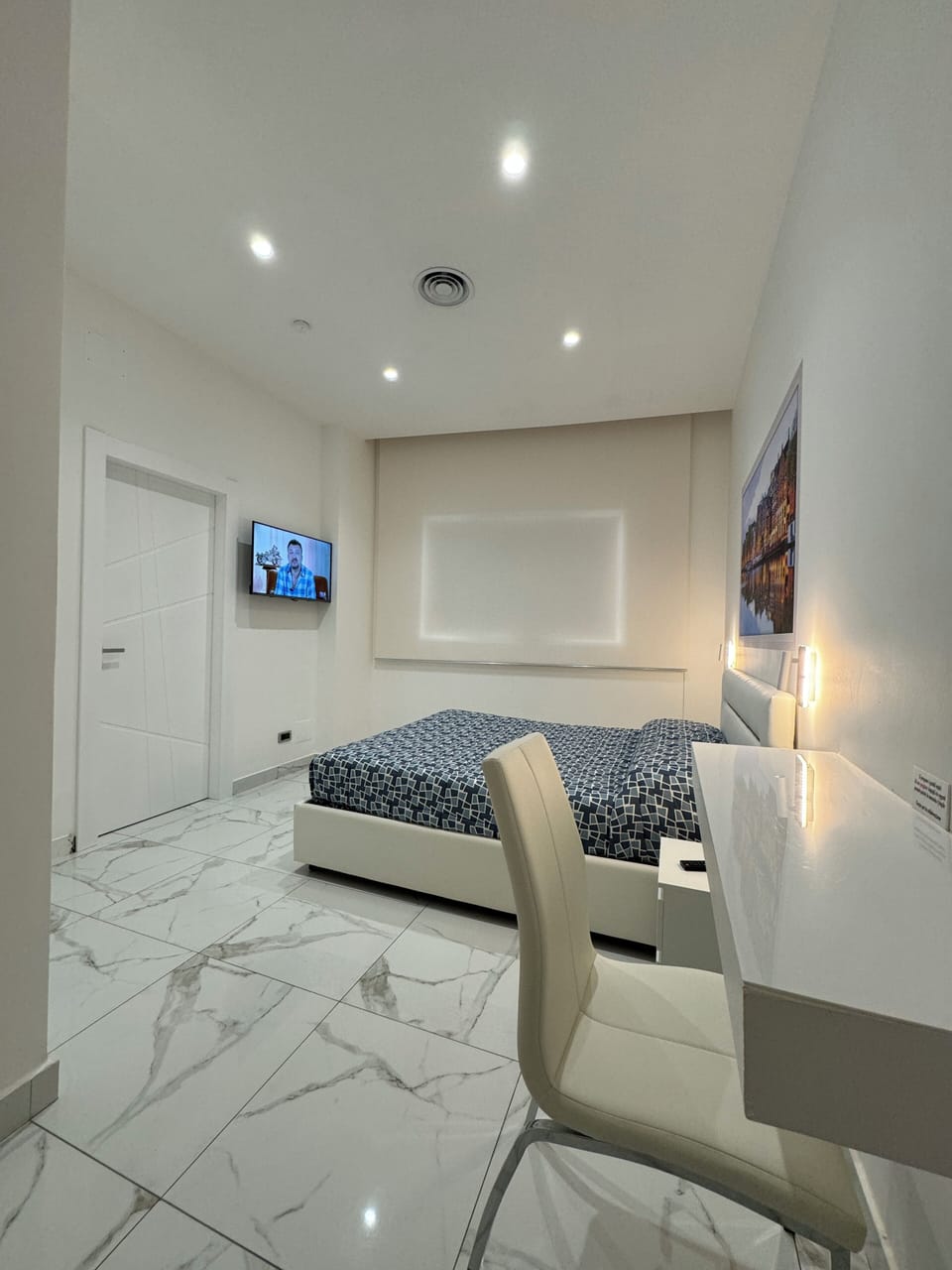 Amsterdam Room | Premium bedding, down comforters, minibar, free WiFi