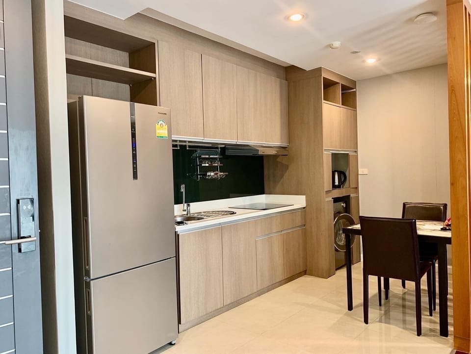 One-Bedroom Apartment | Private kitchen | Fridge, microwave, oven
