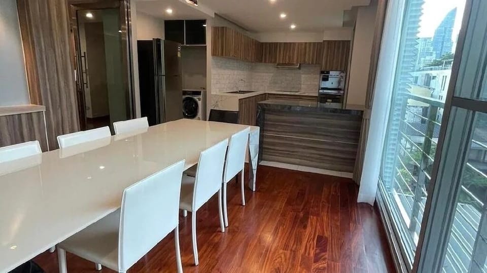 One-Bedroom Apartment | Private kitchen | Fridge, microwave, oven