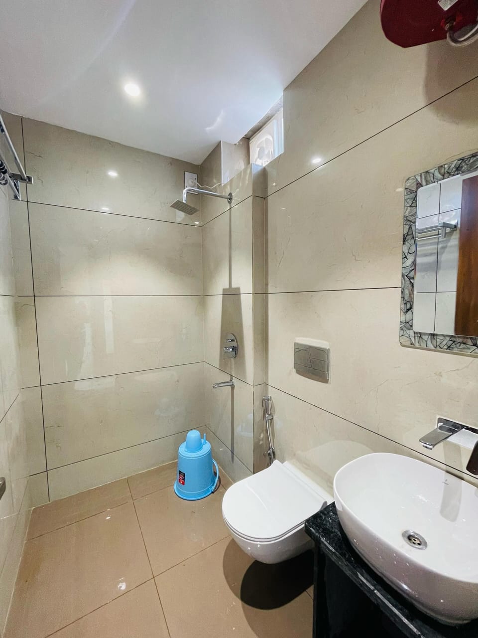 Presidential Suite | Bathroom | Shower, rainfall showerhead, free toiletries, bathrobes