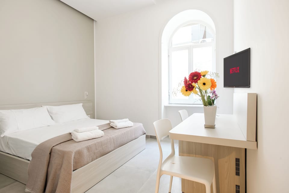 Standard Room, Courtyard View | In-room safe, desk, laptop workspace, blackout drapes