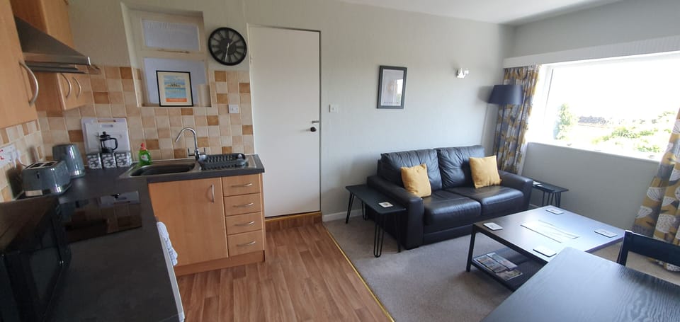 Lounge/diner and kitchen