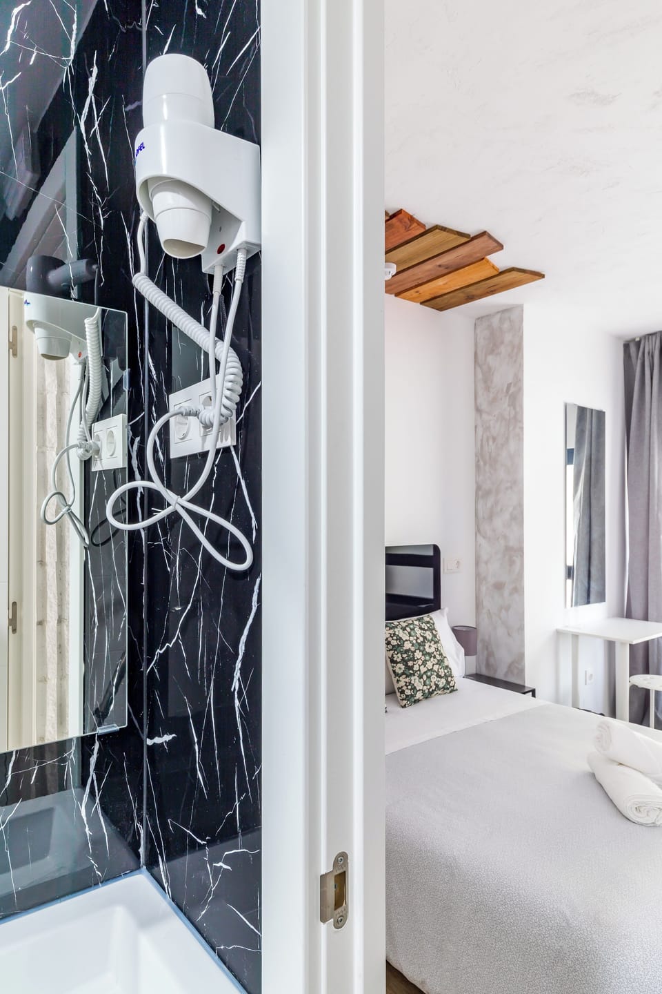 Standard Double Room, Non Smoking, Private Bathroom | Bathroom | Shower, hair dryer, towels, soap