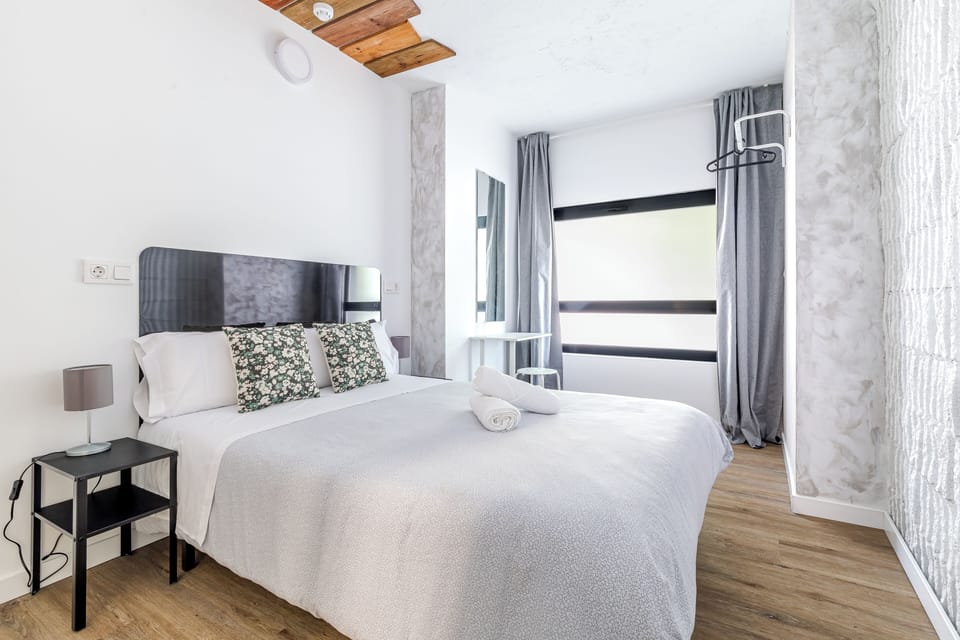 Standard Double Room, Non Smoking, Private Bathroom | Free WiFi, bed sheets