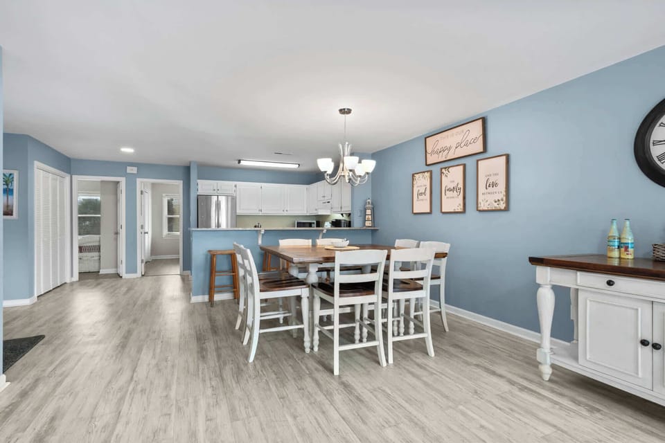 Dining Table Seats Up to 8