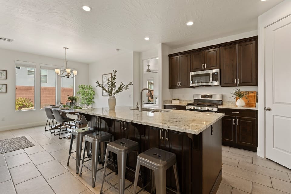 House, Multiple Bedrooms | Private kitchen | Fridge, oven, coffee/tea maker, toaster