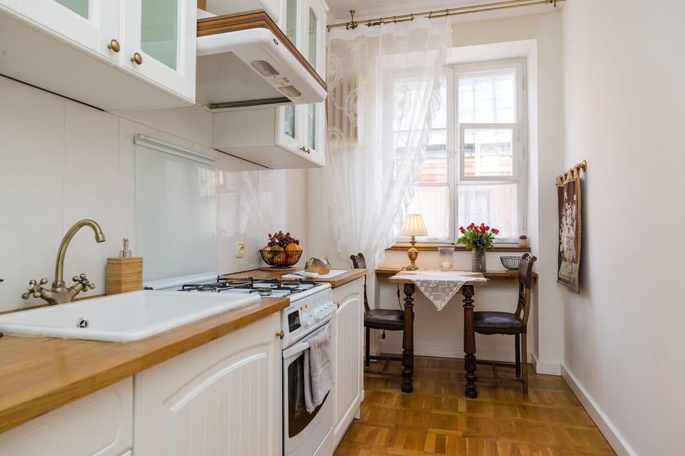 Romantic Apartment | Private kitchen | Full-size fridge, oven, stovetop, electric kettle