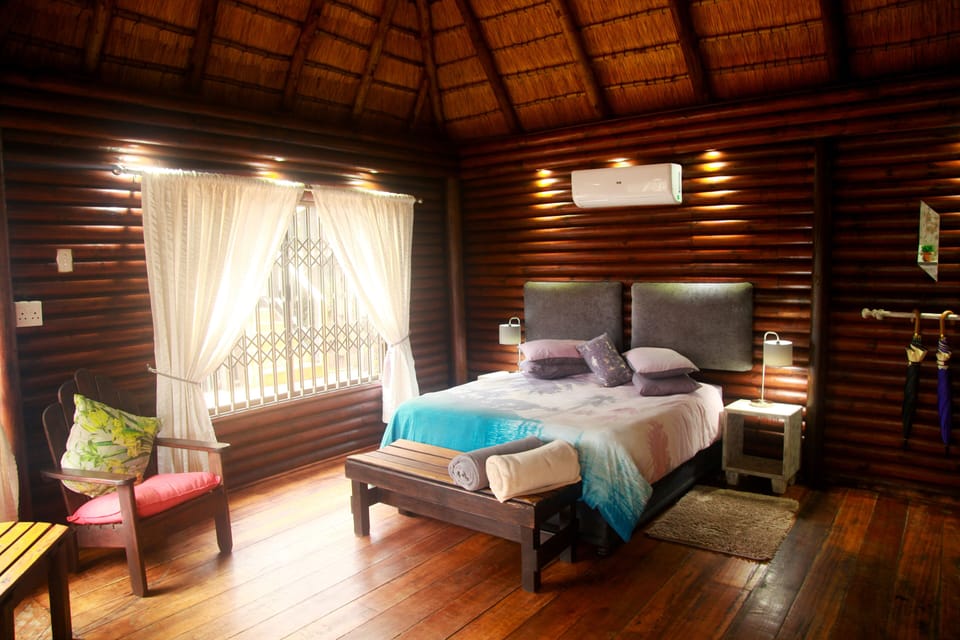 Honeymoon Double Room | In-room safe, bed sheets