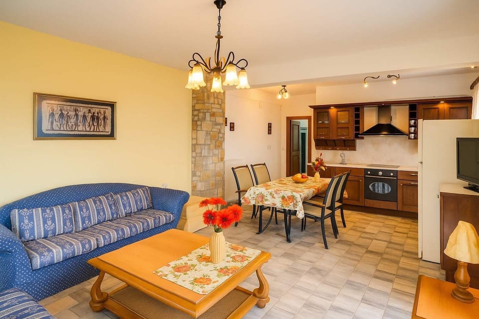 Open-Concept Living Room
Blends indoor-outdoor flow with style and functionality.Open-Concept Living Room