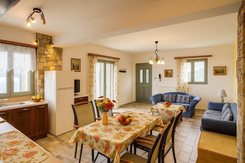 Large Dining Area with Classic Touches
Ideal for sharing meals and memorable moments together.