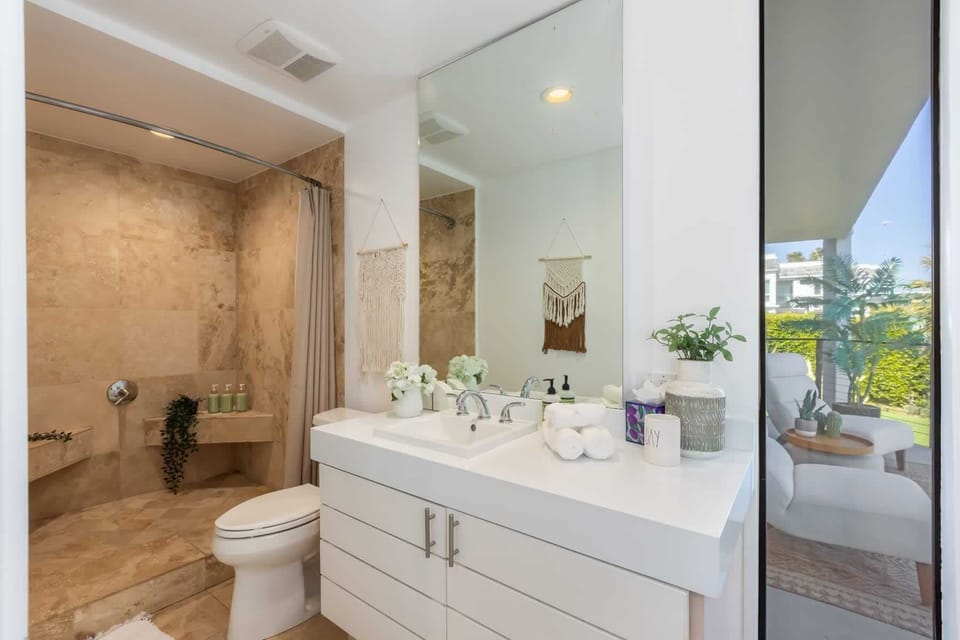 En-suite Bathroom 1