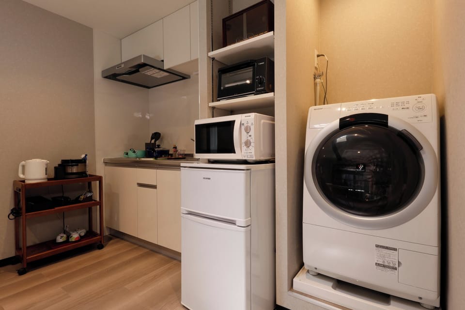 Business Suite | Private kitchen | Electric kettle, highchair