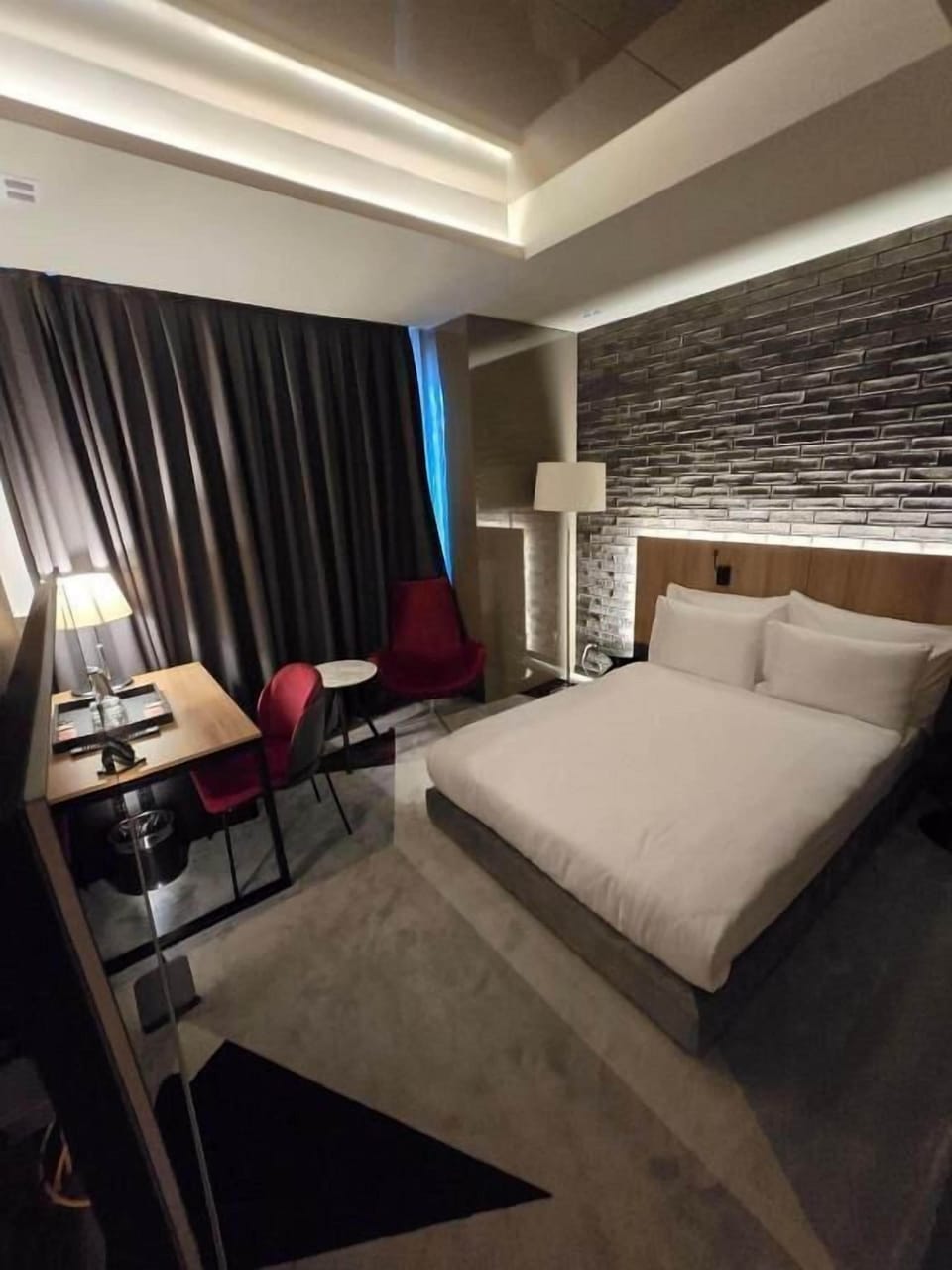 Basic Single Room | Soundproofing, free WiFi