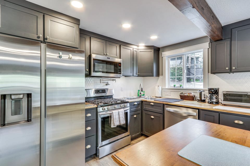 Fully Equipped Kitchen | Keyless Entry