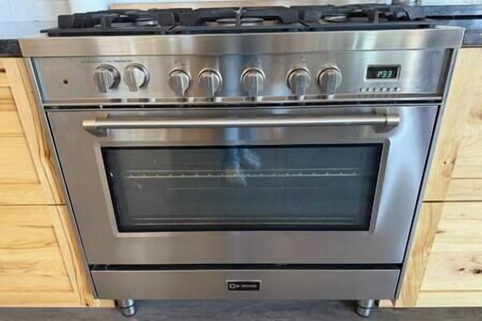 Kitchen oven