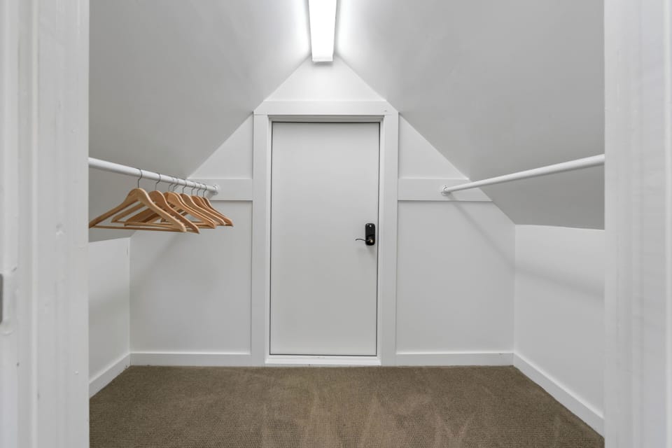 Deluxe Apartment | 3 bedrooms, premium bedding, desk, laptop workspace