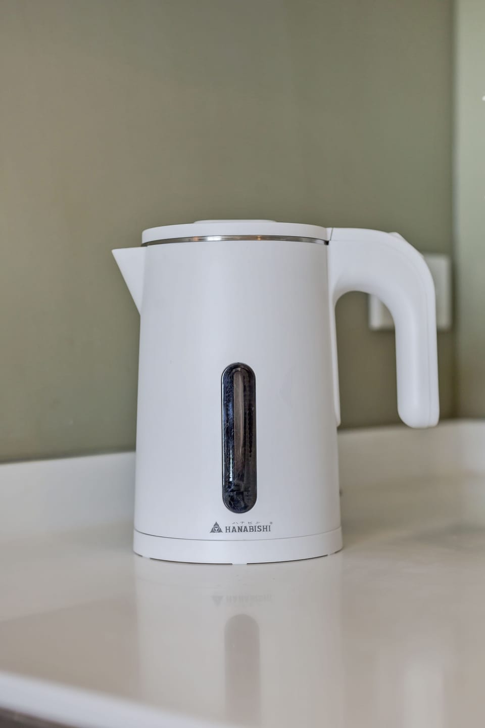 Deluxe Apartment | Private kitchenette | Full-size fridge, microwave, stovetop, electric kettle