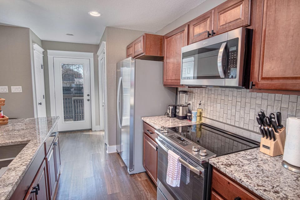 House | 3 bedrooms, desk