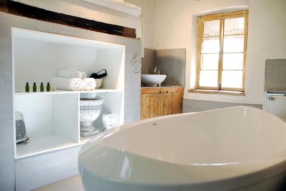 Loft | Deep soaking bathtub