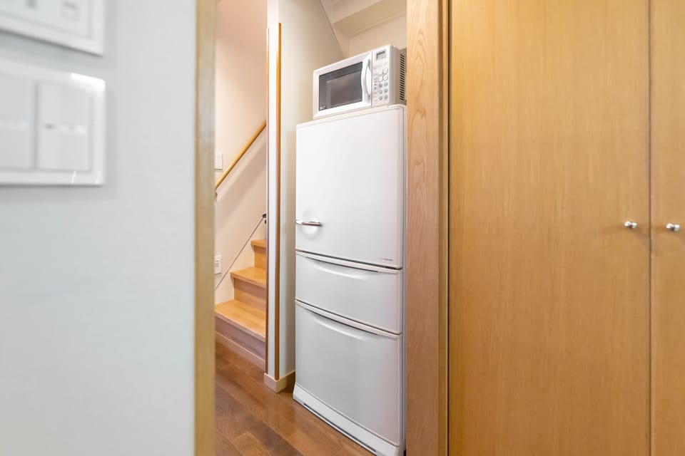 Deluxe House | Private kitchen | Full-size fridge, microwave, stovetop, rice cooker