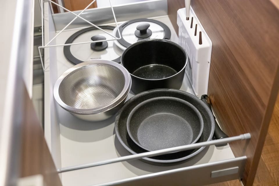 Deluxe House | Private kitchen | Full-size fridge, microwave, stovetop, rice cooker
