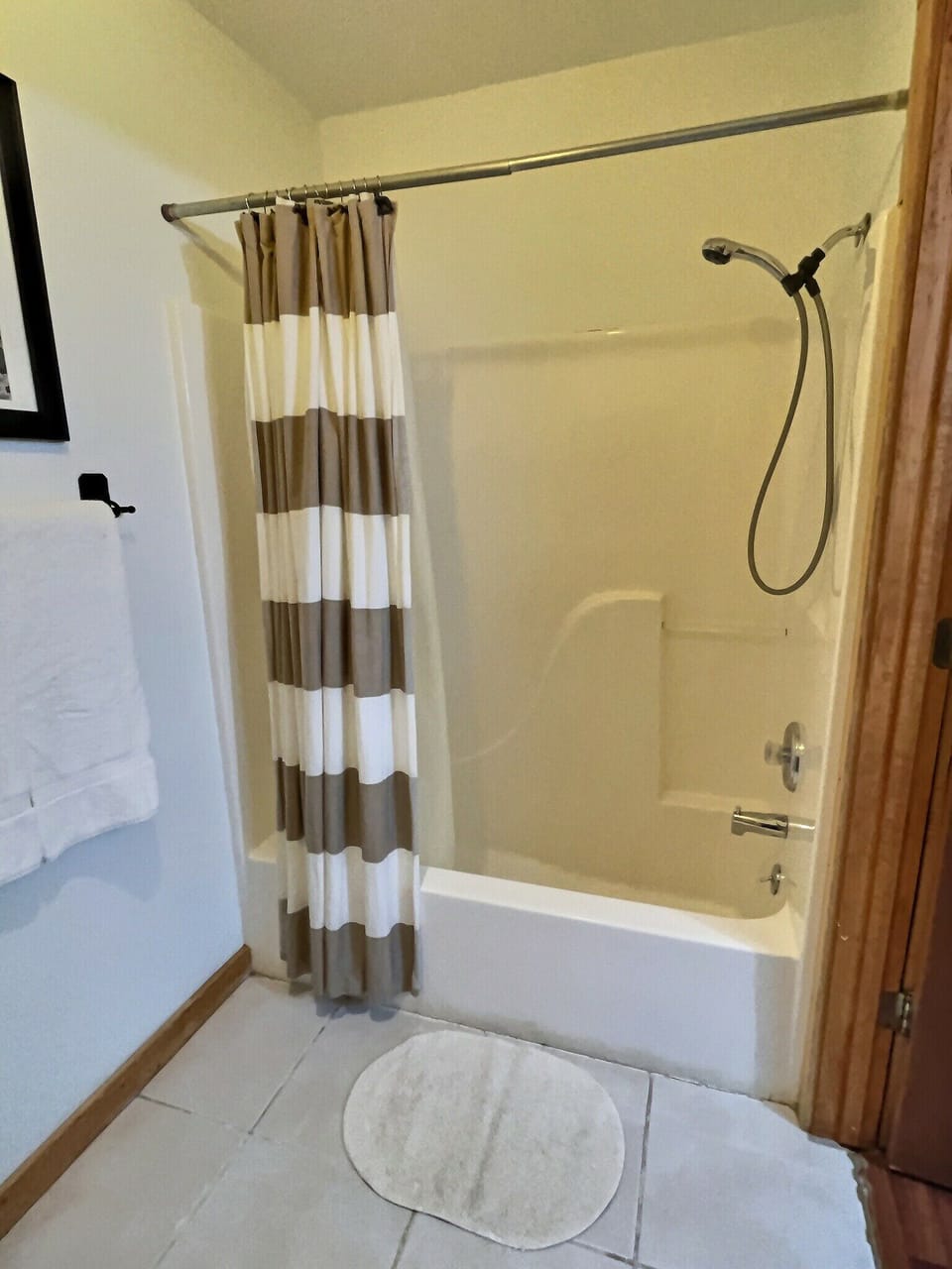 Bathroom with shower/tub combo