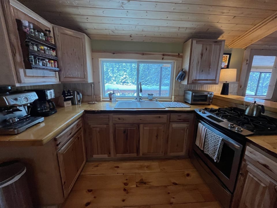 Full Kitchen