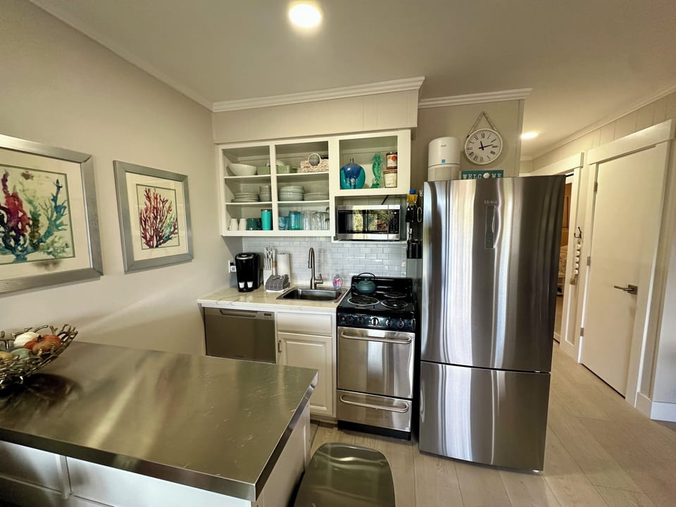 Kitchen - Gorgeous stainless steel appliances