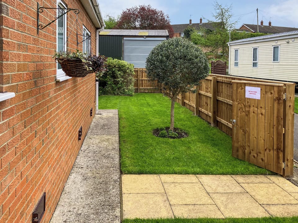 Sitting-out-area | Swaleside Cottage, Topcliffe, near Thirsk