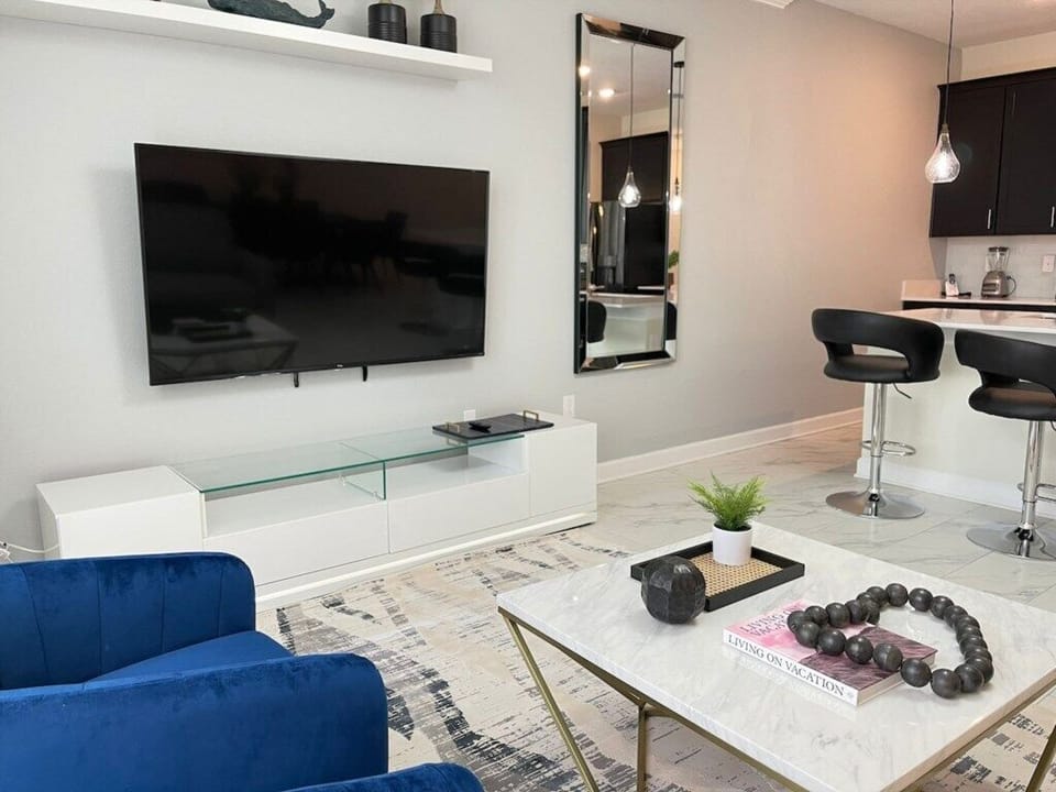 Living room image 6