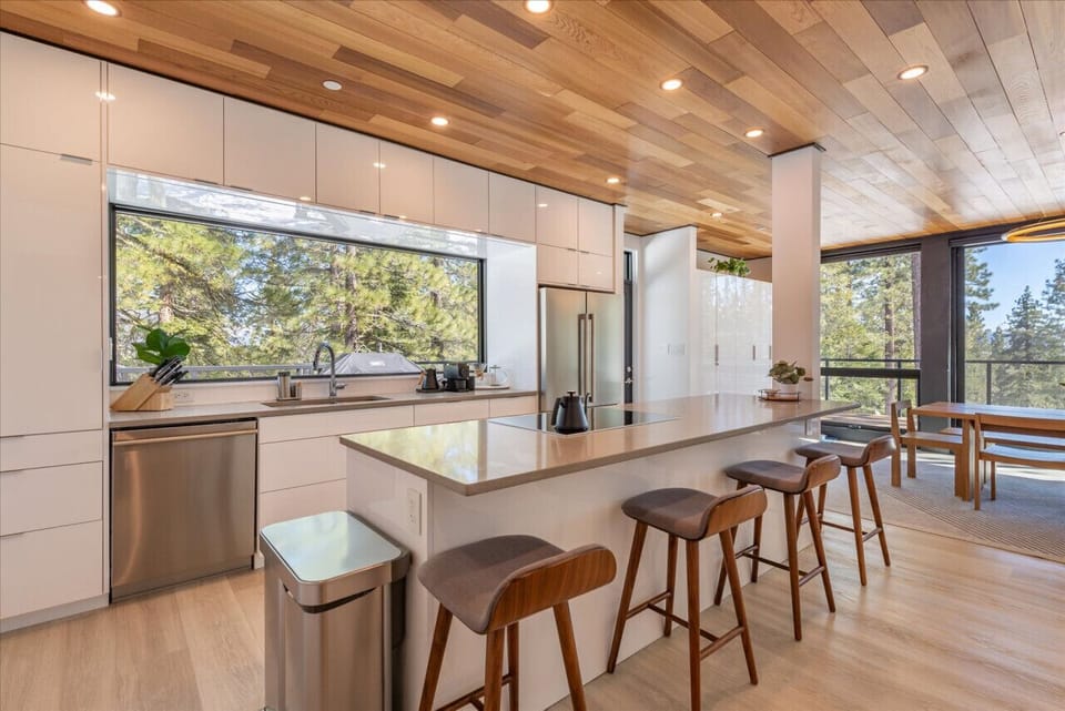 Fully equipped gourmet kitchen perfect for group meals