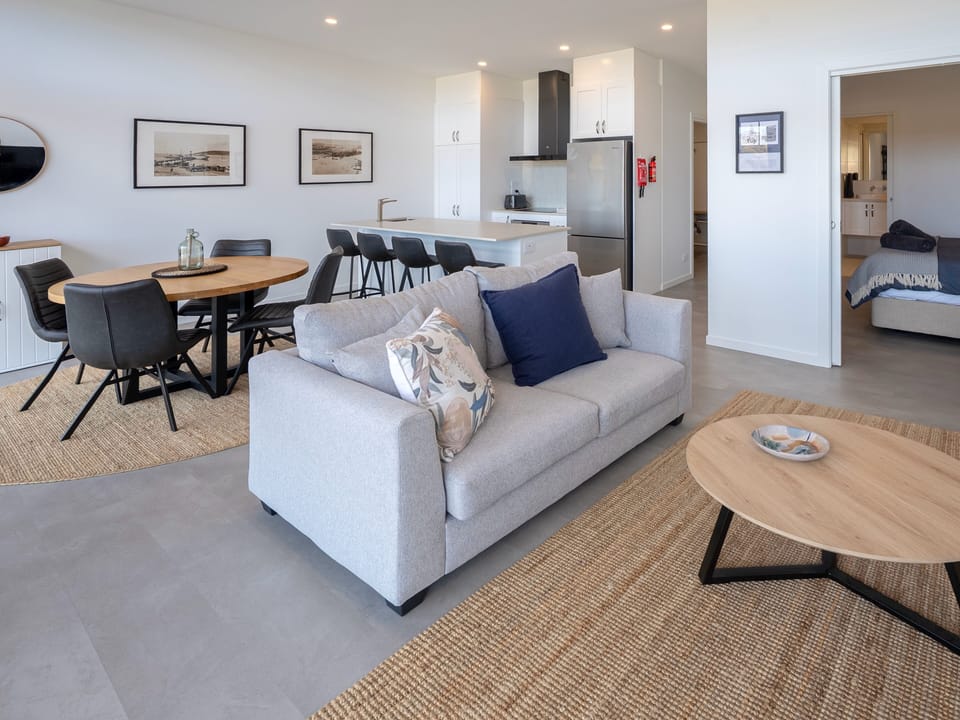 Cove Landing Marina Apartments - Stay in luxury apartment
family friendly luxury accommodation Penneshaw Kangaroo Island holiday rental