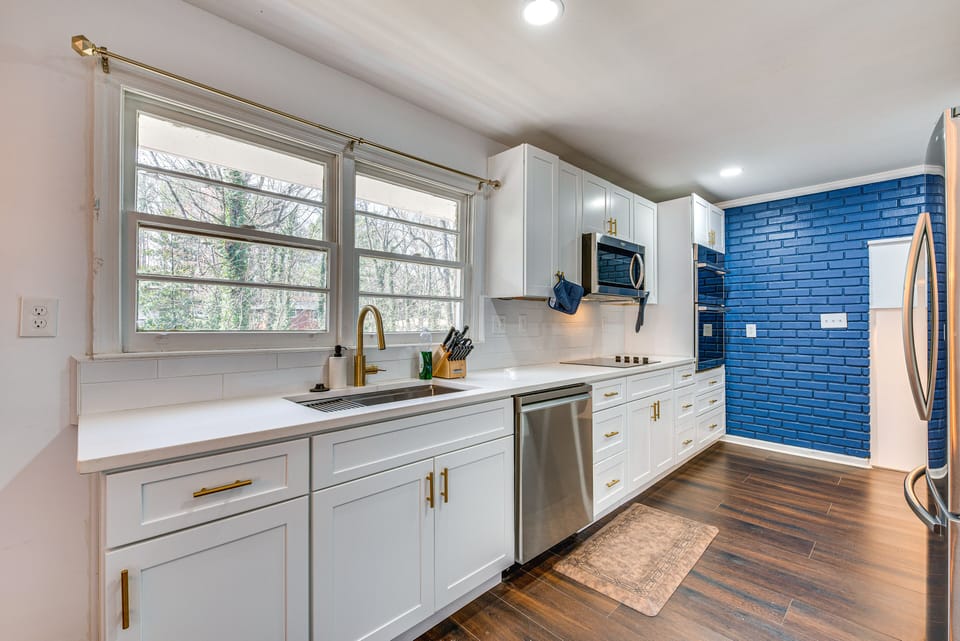 Kitchen | 1st Floor | Keurig Coffee Maker | Dishwasher | Cooking Basics