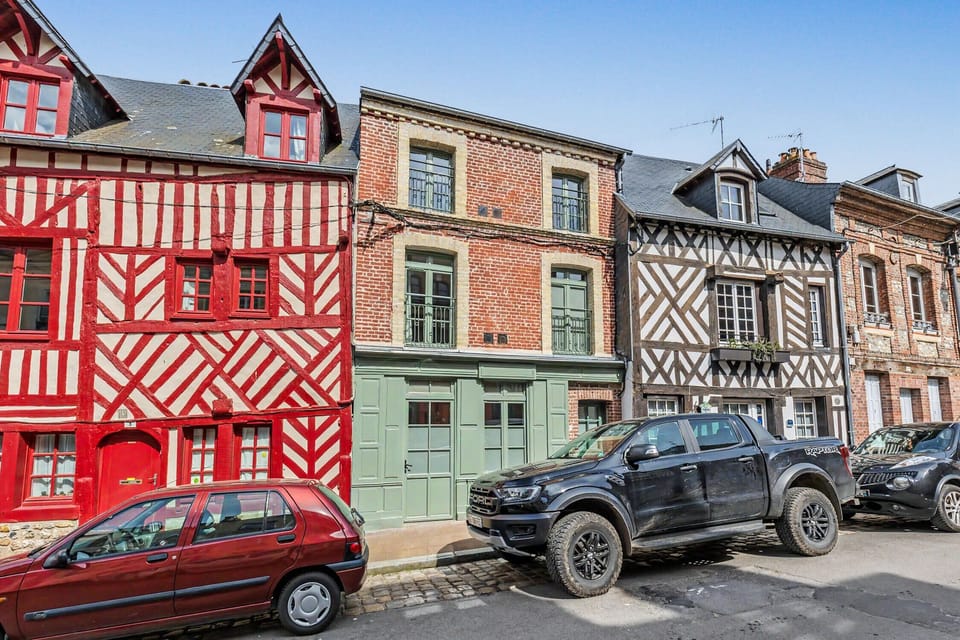 Explore Honfleur's typical streets, just steps from your apartment.