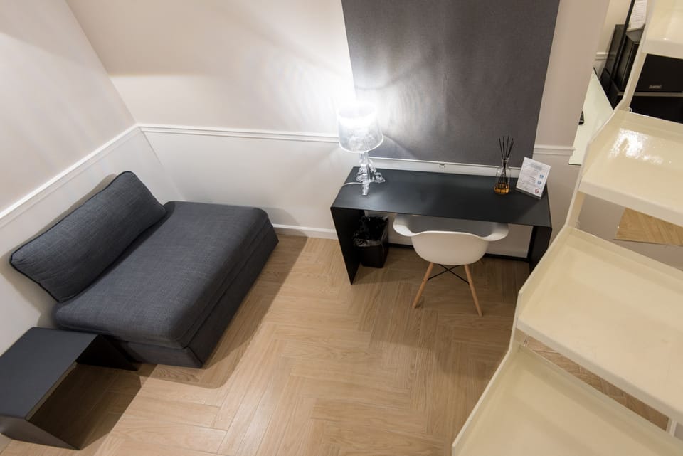 House | 6 bedrooms, desk