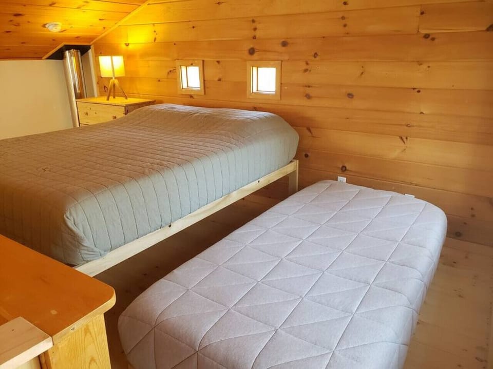 Queen size bed with a twin trundle bed underneath