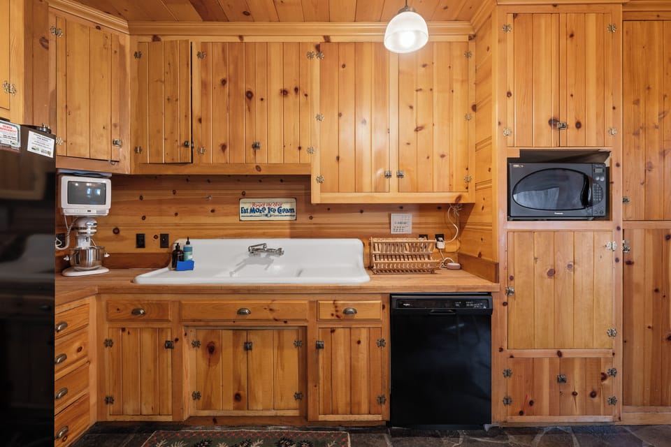 Lots of cabinet space