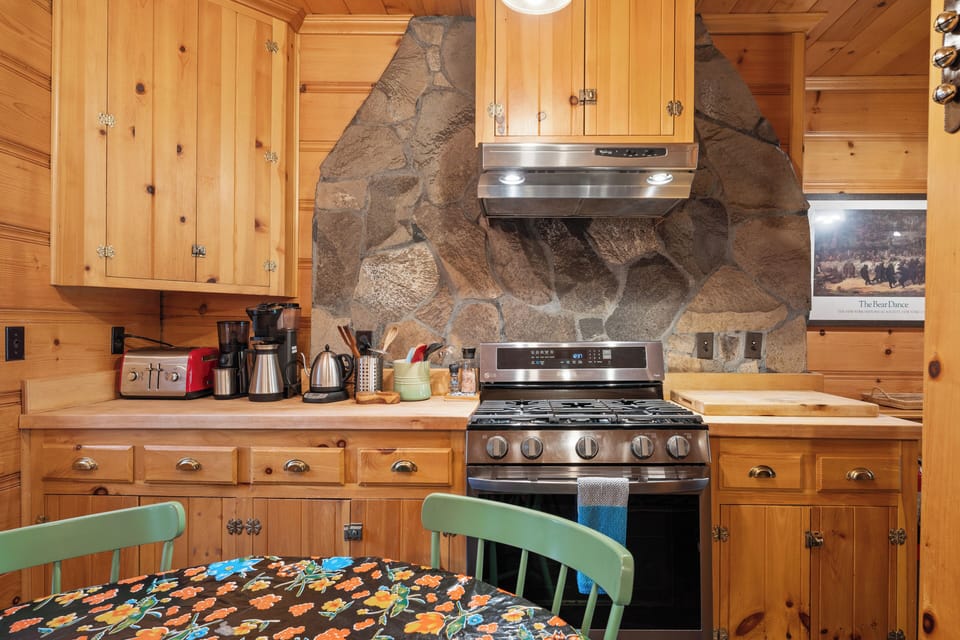 Kitchen with eating area