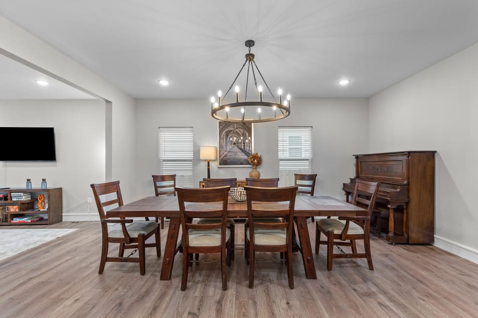 House, Multiple Beds, Patio, City View ((#19) 3323 Vista Ave) | In-room dining
